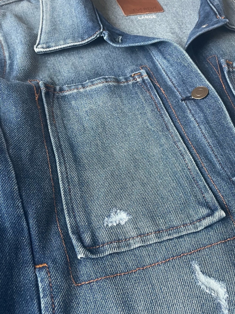 Evereve Jean Denim Buckle Distressed Jacket Size L - Picture 4 of 14